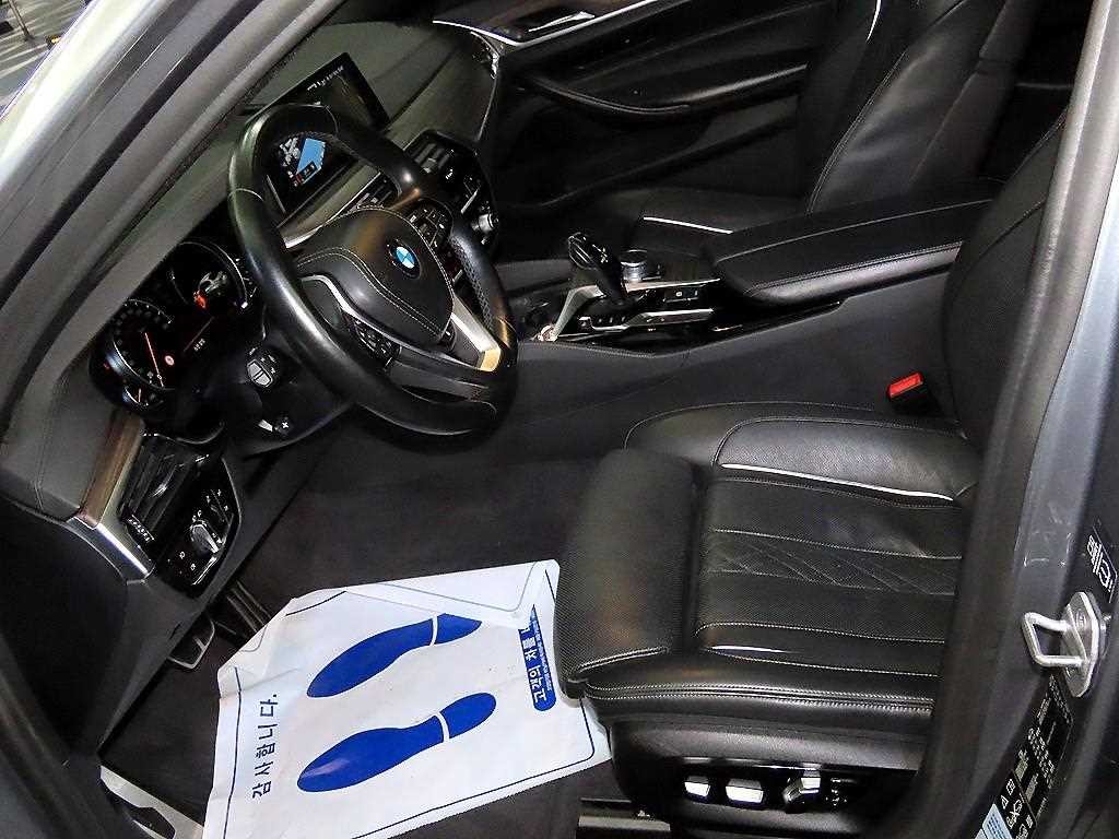BMW 5시리즈 5시리즈 (G30) 530i xDrive M 스포츠 플러스 이미지 6