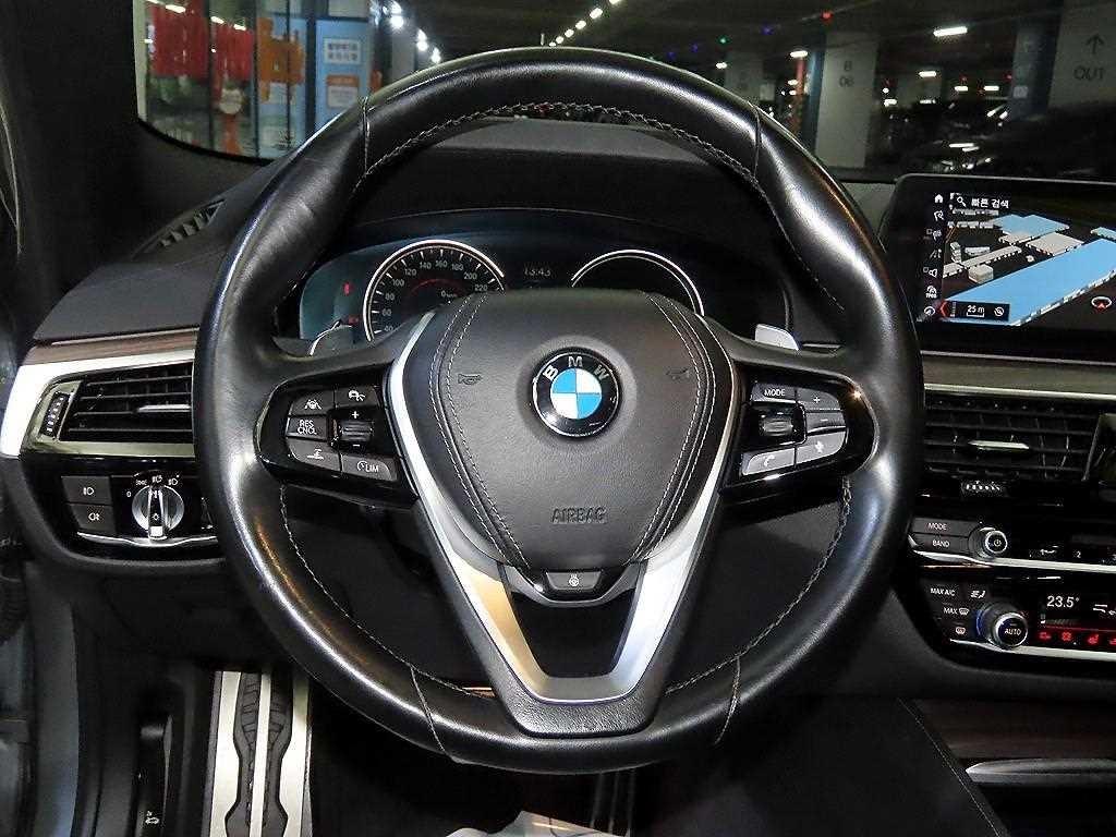 BMW 5시리즈 5시리즈 (G30) 530i xDrive M 스포츠 플러스 이미지 8