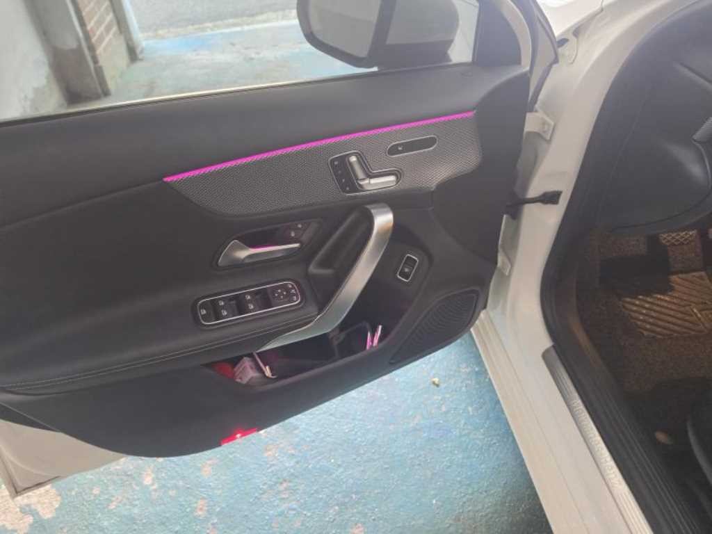 벤츠 A 클래스 A클래스 W177 A200d 세단 이미지 5