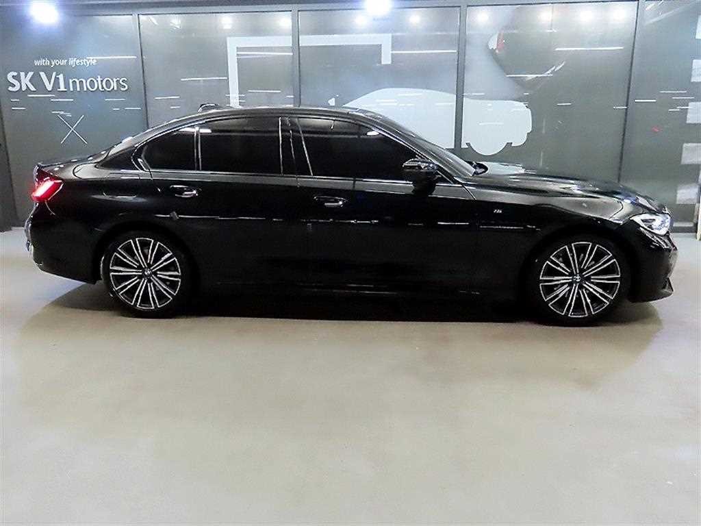 BMW 3시리즈 3시리즈 (G20) 320i M 스포츠 이미지 3