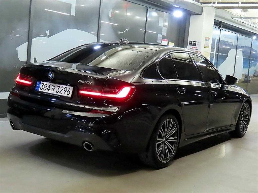 BMW 3시리즈 3시리즈 (G20) 320i M 스포츠 이미지 4