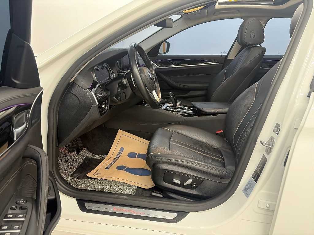 BMW 5시리즈 5시리즈 (G30) 520d M 스포츠 플러스 이미지 11