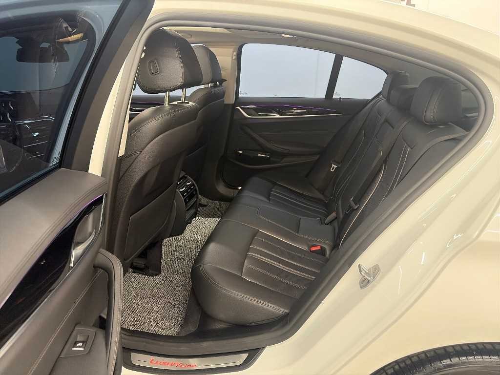 BMW 5시리즈 5시리즈 (G30) 520d M 스포츠 플러스 이미지 12