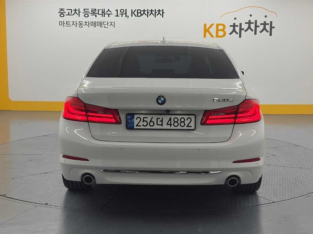 BMW 5시리즈 5시리즈 (G30) 520d M 스포츠 플러스 이미지 3