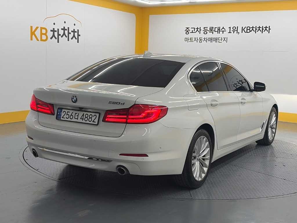BMW 5시리즈 5시리즈 (G30) 520d M 스포츠 플러스 이미지 4