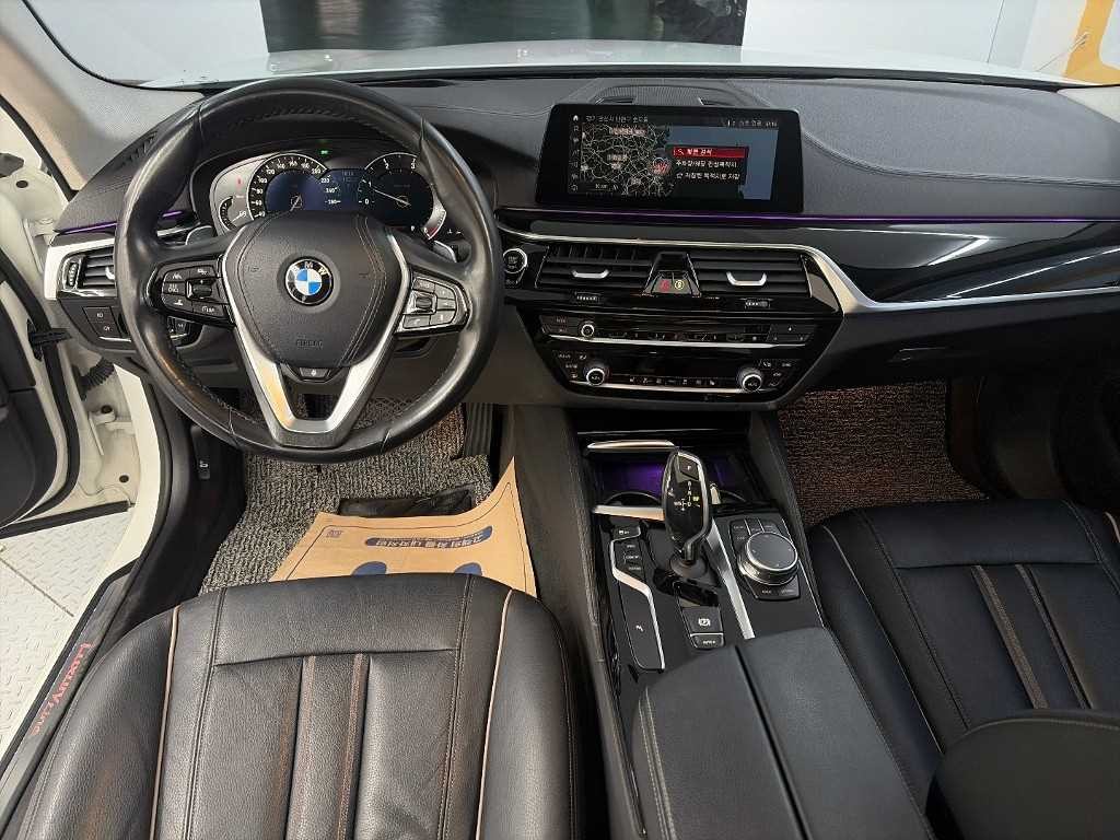 BMW 5시리즈 5시리즈 (G30) 520d M 스포츠 플러스 이미지 7