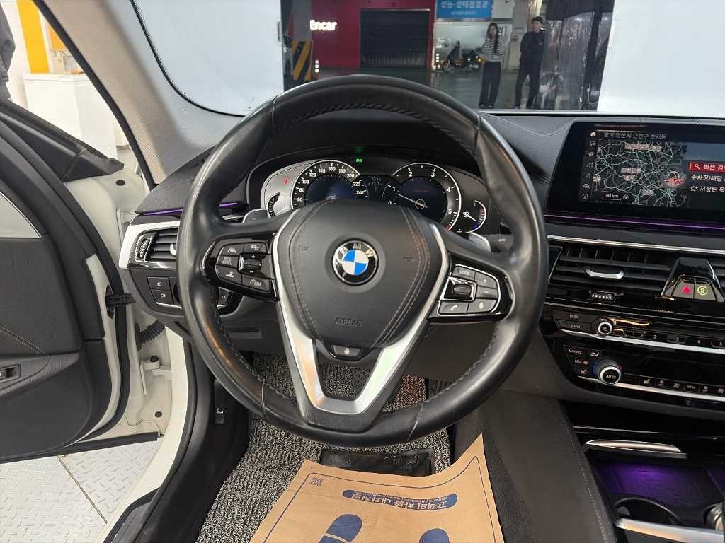 BMW 5시리즈 5시리즈 (G30) 520d M 스포츠 플러스 이미지 9