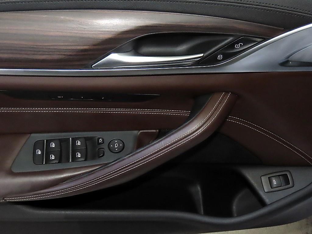 BMW 5시리즈 5시리즈 (G30) 530i xDrive M 스포츠 플러스 이미지 14