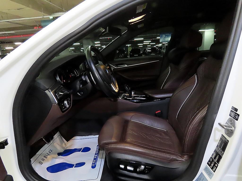 BMW 5시리즈 5시리즈 (G30) 530i xDrive M 스포츠 플러스 이미지 6