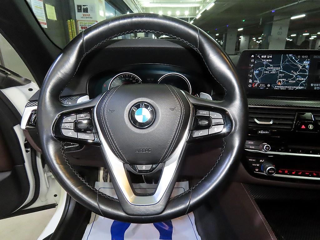BMW 5시리즈 5시리즈 (G30) 530i xDrive M 스포츠 플러스 이미지 8