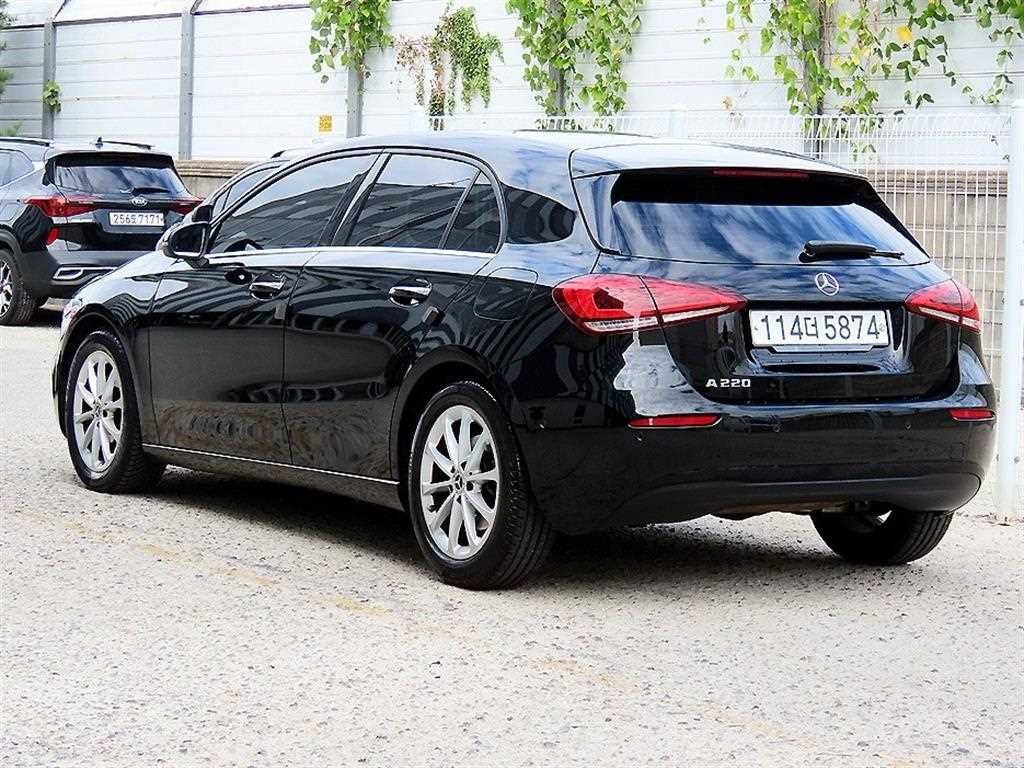 벤츠 A 클래스 A클래스 W177 A220 해치백 이미지 3