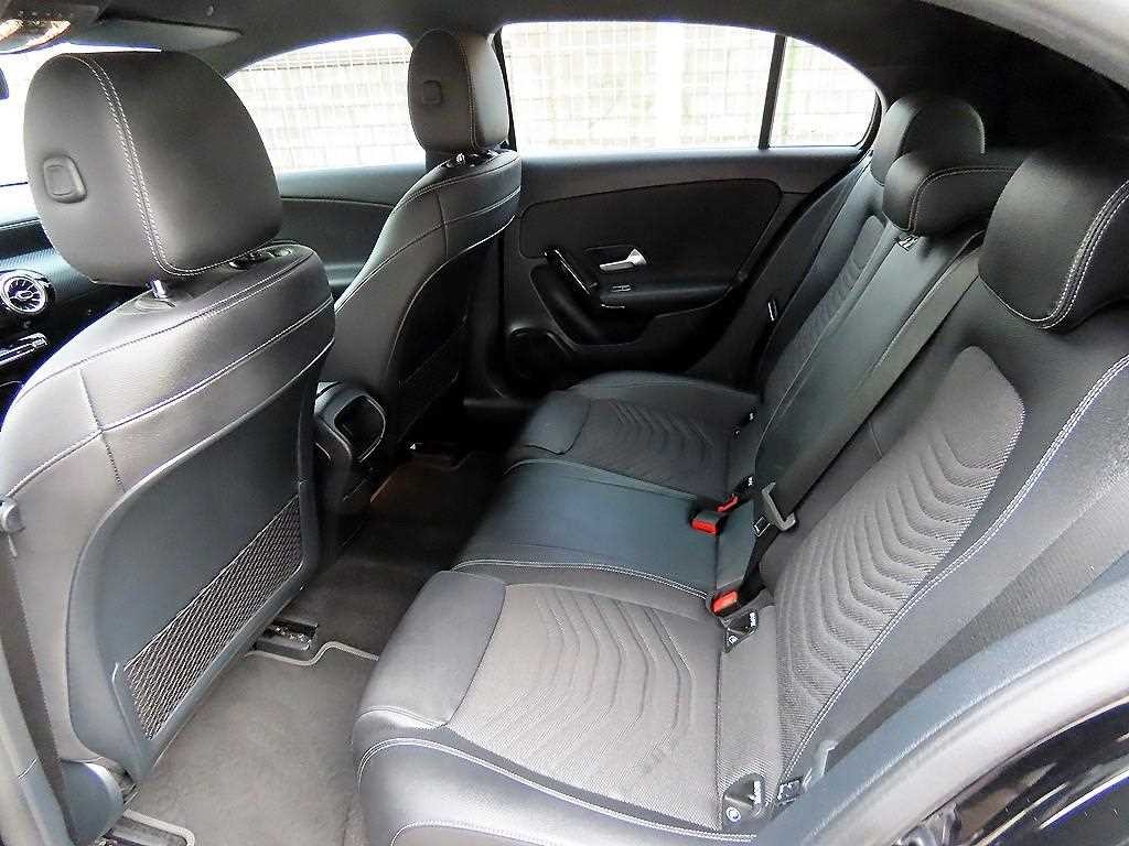 벤츠 A 클래스 A클래스 W177 A220 해치백 이미지 6