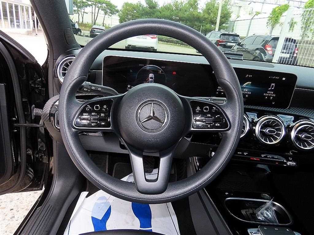 벤츠 A 클래스 A클래스 W177 A220 해치백 이미지 8