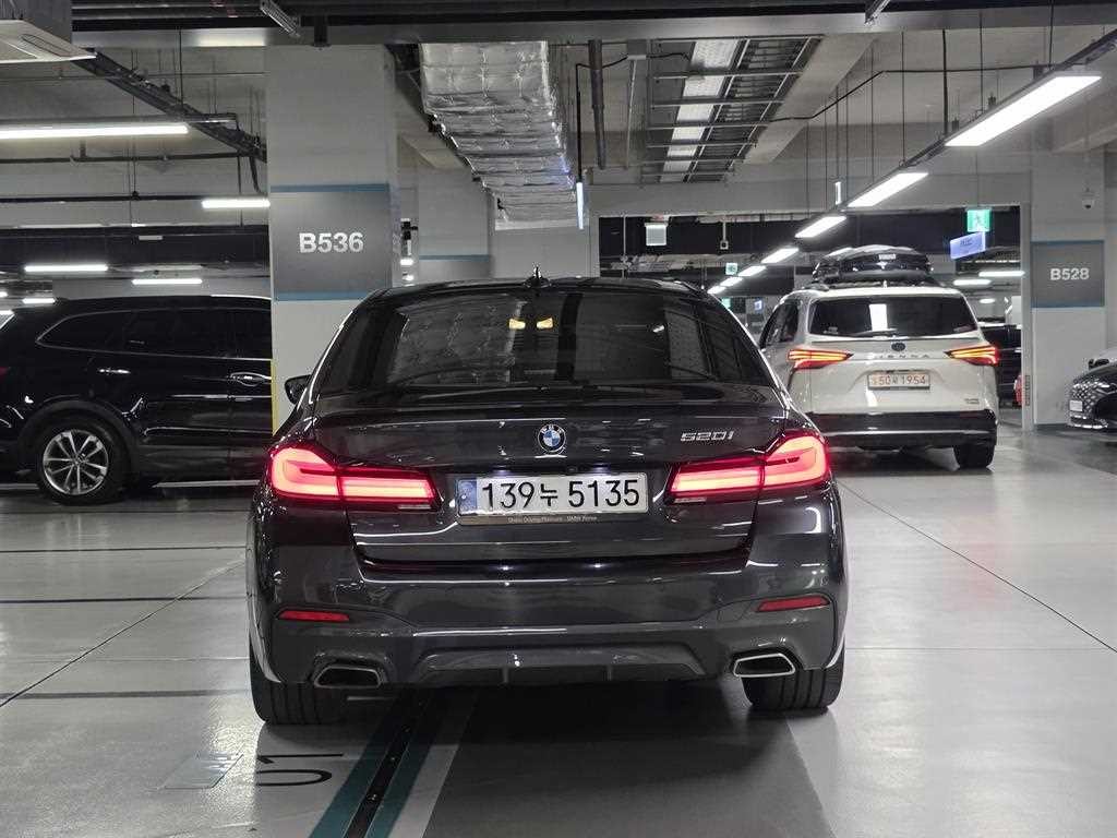 BMW 5시리즈 5시리즈 (G30) 520i M 스포츠 이미지 3