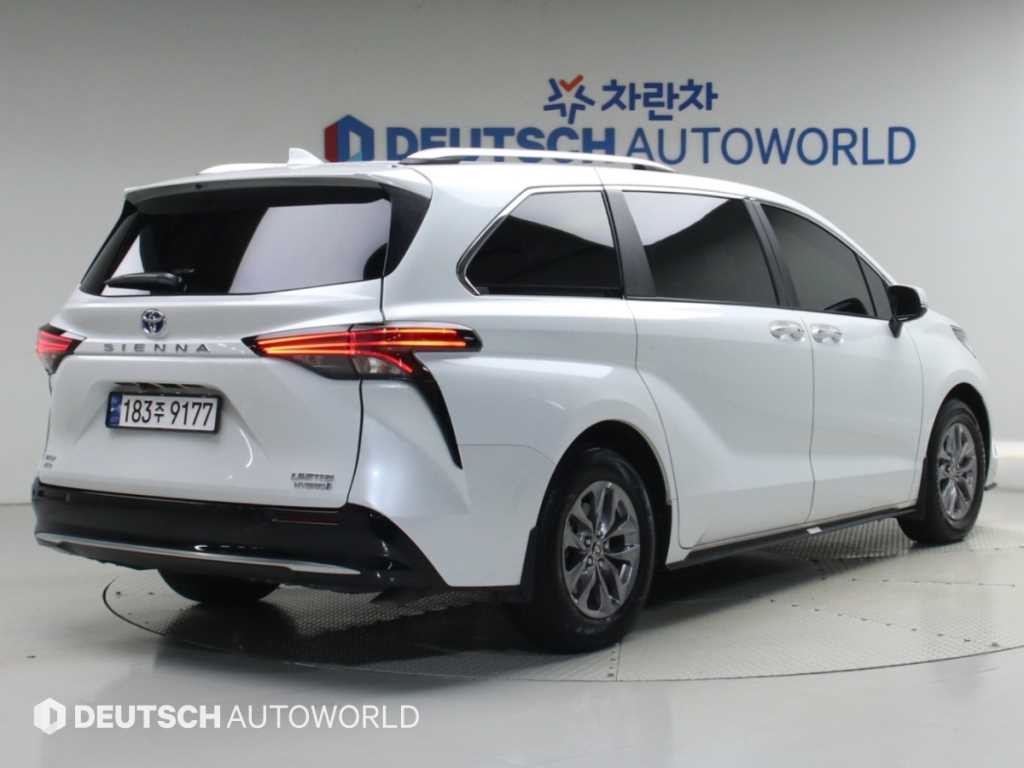토요타 시에나 2.5 AWD 하이브리드 이미지 2