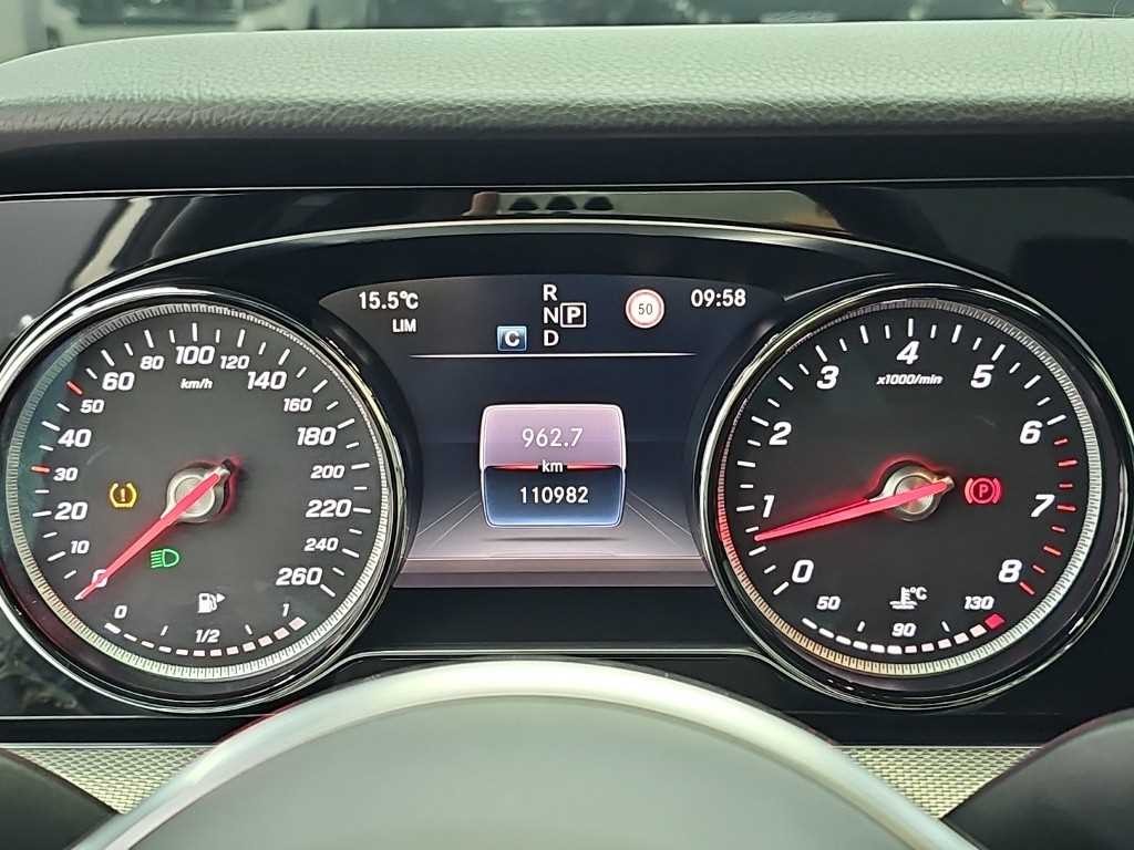 벤츠 E 클래스 E-클래스 W213 E300 아방가르드 이미지 6