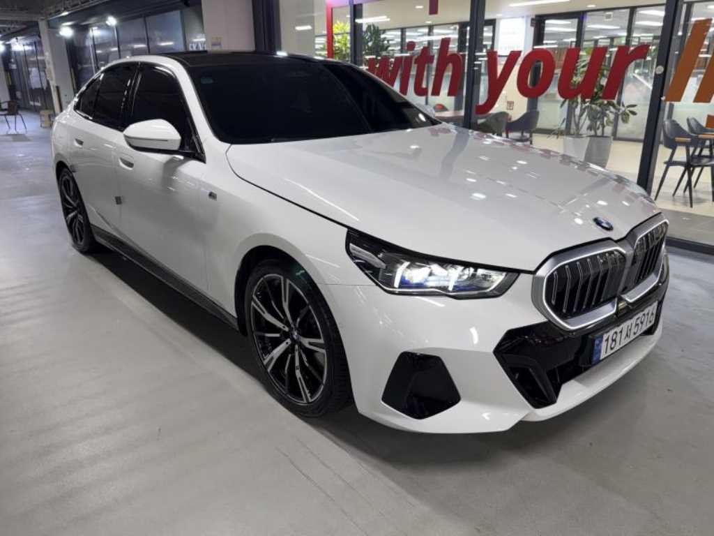 BMW 5시리즈 5시리즈 (G60) 530i xDrive M 스포츠 이미지 2