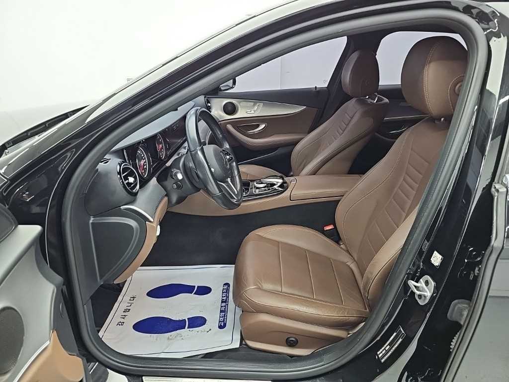 벤츠 E 클래스 E-클래스 W213 E300 아방가르드 이미지 11