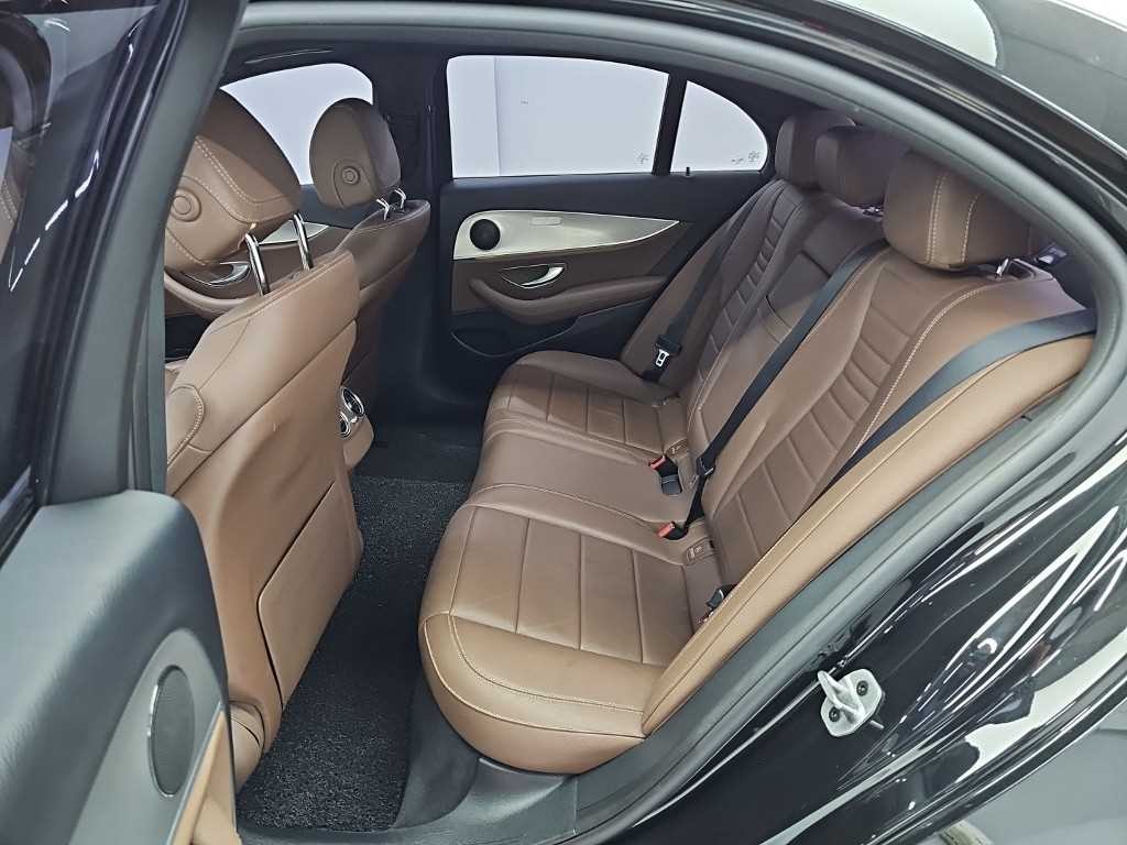 벤츠 E 클래스 E-클래스 W213 E300 아방가르드 이미지 12