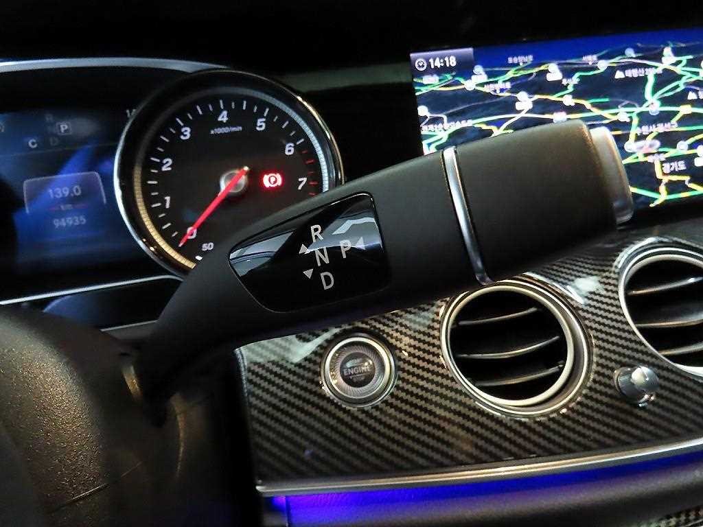벤츠 E 클래스 E-클래스 W213 E300 아방가르드 이미지 12