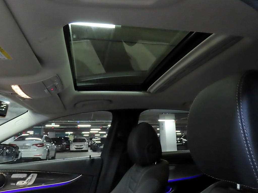 벤츠 E 클래스 E-클래스 W213 E300 아방가르드 이미지 17