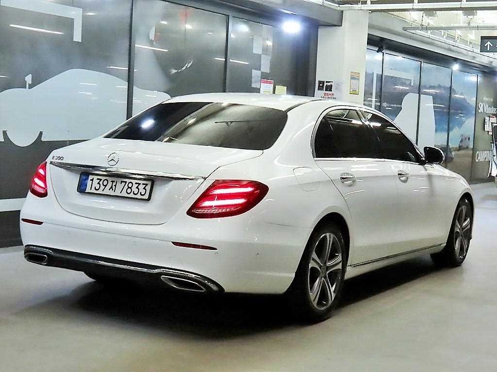 벤츠 E 클래스 E-클래스 W213 E300 아방가르드 이미지 4