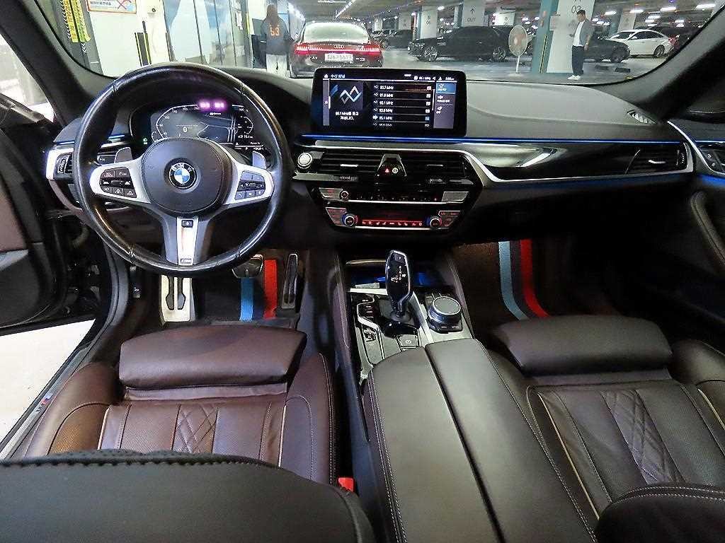 BMW 5시리즈 5시리즈 (G30) 530e M 스포츠 이미지 10