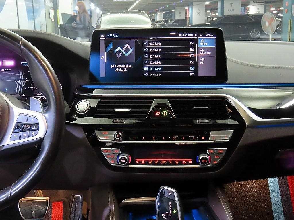 BMW 5시리즈 5시리즈 (G30) 530e M 스포츠 이미지 11
