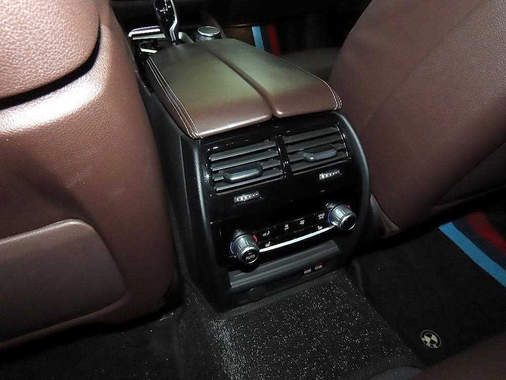 BMW 5시리즈 5시리즈 (G30) 530e M 스포츠 이미지 15