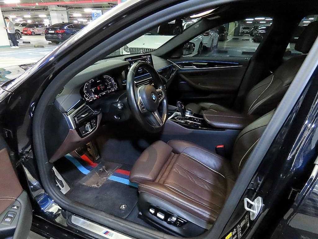 BMW 5시리즈 5시리즈 (G30) 530e M 스포츠 이미지 6