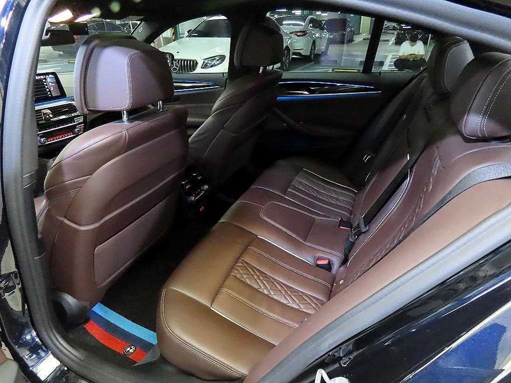BMW 5시리즈 5시리즈 (G30) 530e M 스포츠 이미지 7