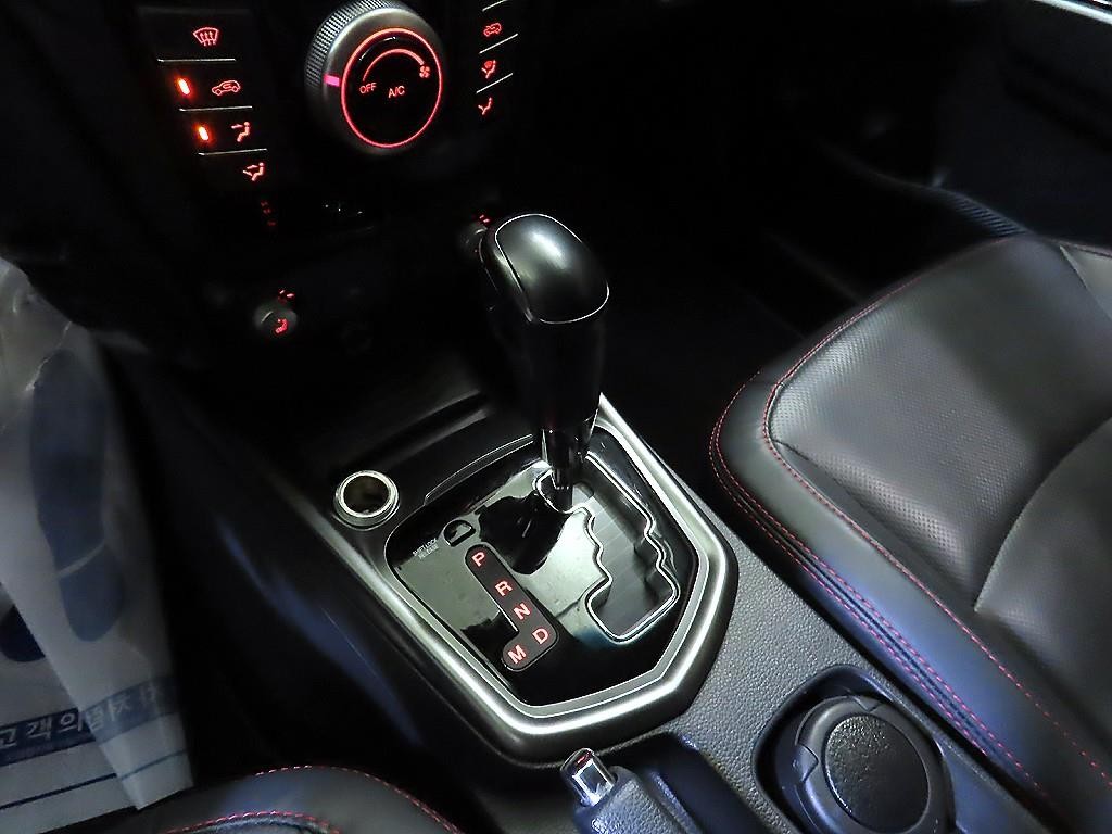 KG모빌리티(쌍용) 티볼리 디젤 2WD 1.6 LX 이미지 12