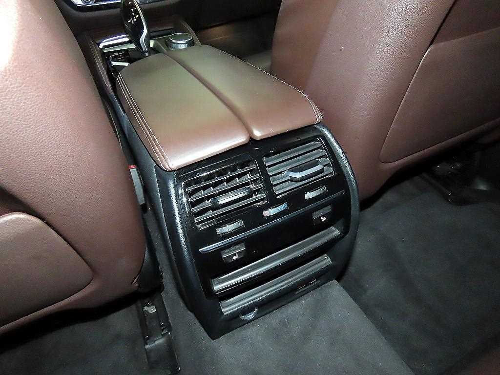 BMW 5시리즈 5시리즈 (G30) 520i 럭셔리 플러스 이미지 15