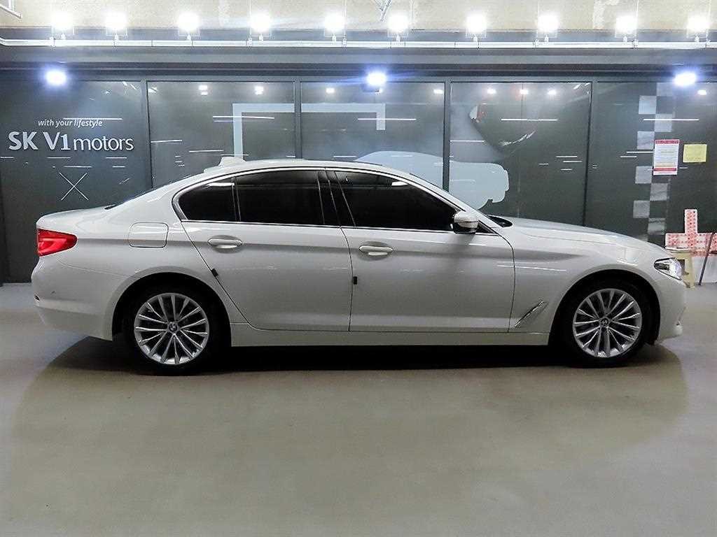 BMW 5시리즈 5시리즈 (G30) 520i 럭셔리 플러스 이미지 3