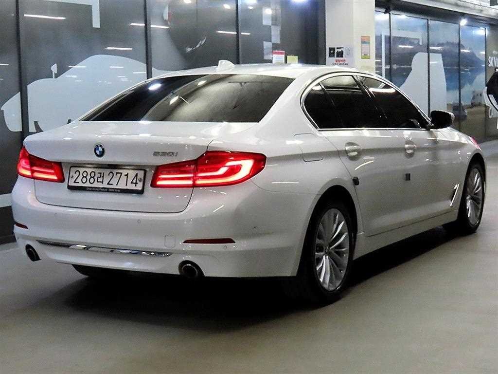 BMW 5시리즈 5시리즈 (G30) 520i 럭셔리 플러스 이미지 4