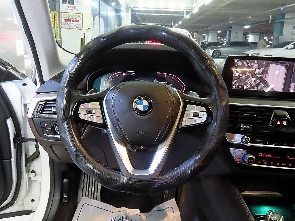BMW 5시리즈 5시리즈 (G30) 520i 럭셔리 플러스 이미지 8