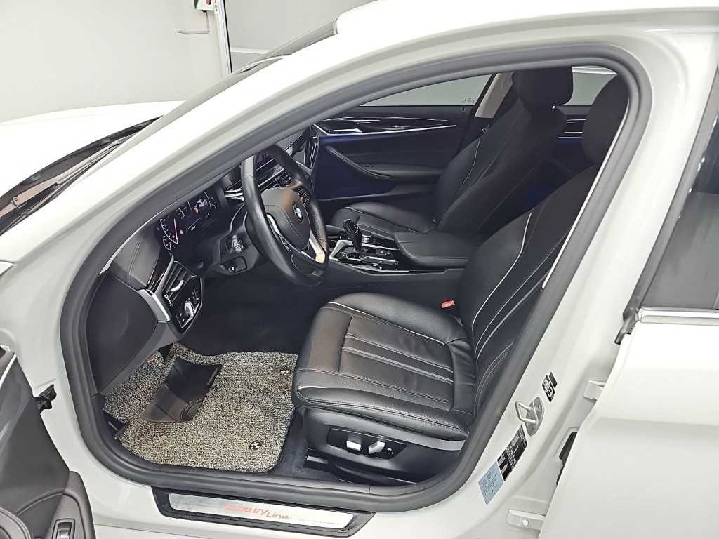 BMW 5시리즈 5시리즈 (G30) 520i 럭셔리 이미지 11