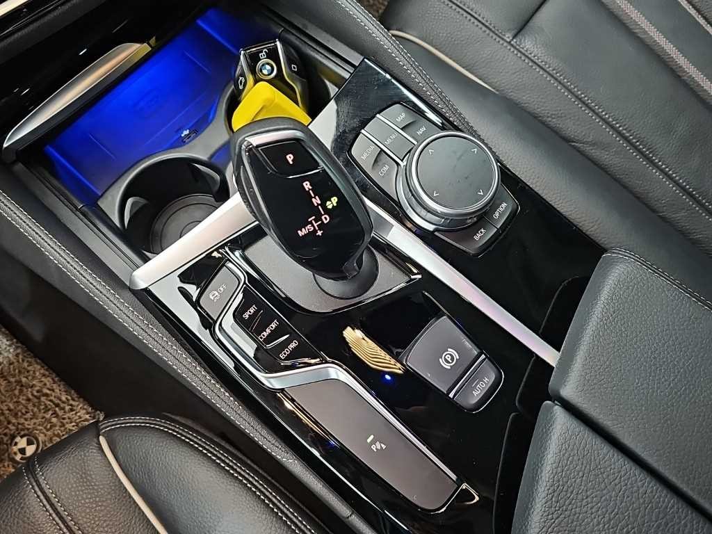 BMW 5시리즈 5시리즈 (G30) 520i 럭셔리 이미지 8