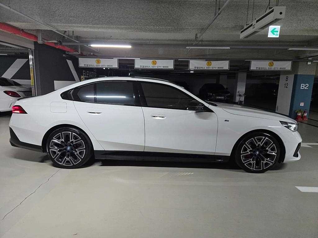 BMW i5 eDrive 40 M 스포츠 프로 이미지 3