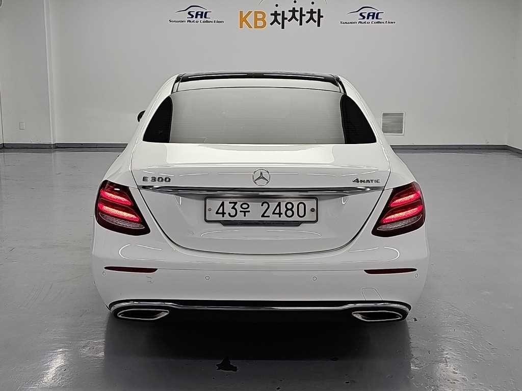 벤츠 E 클래스 E-클래스 W213 E300 4MATIC 익스클루시브 이미지 3