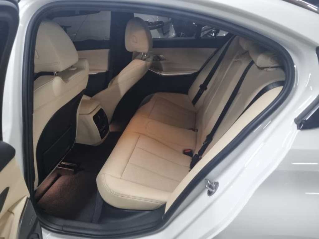 BMW 3시리즈 3시리즈 (G20) 320d xDrive M 스포츠 이미지 8