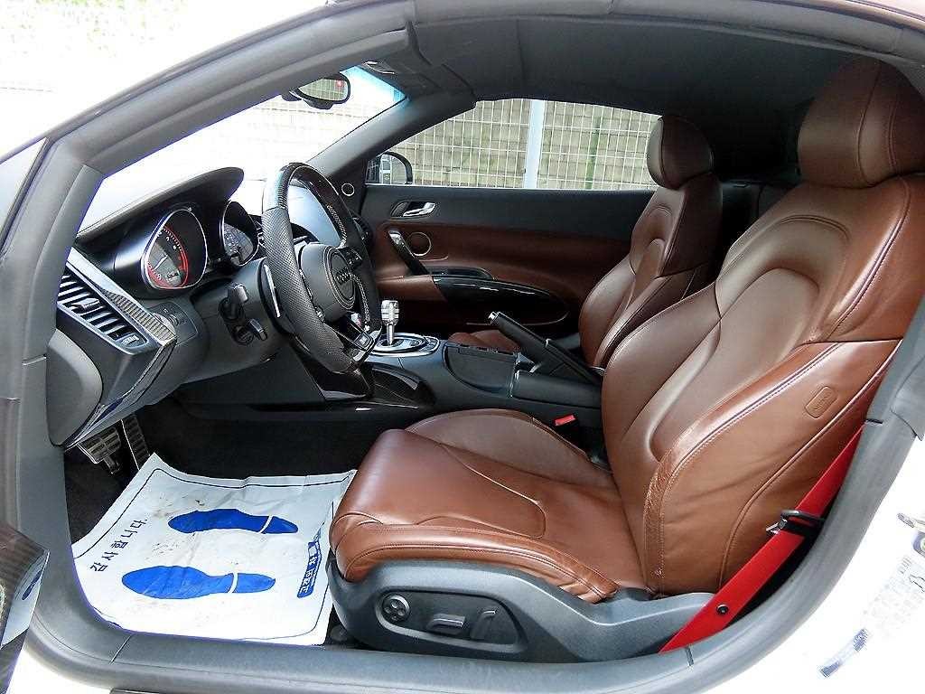아우디 R8 5.2 V10 스파이더 이미지 10