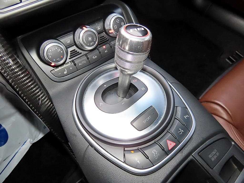 아우디 R8 5.2 V10 스파이더 이미지 14