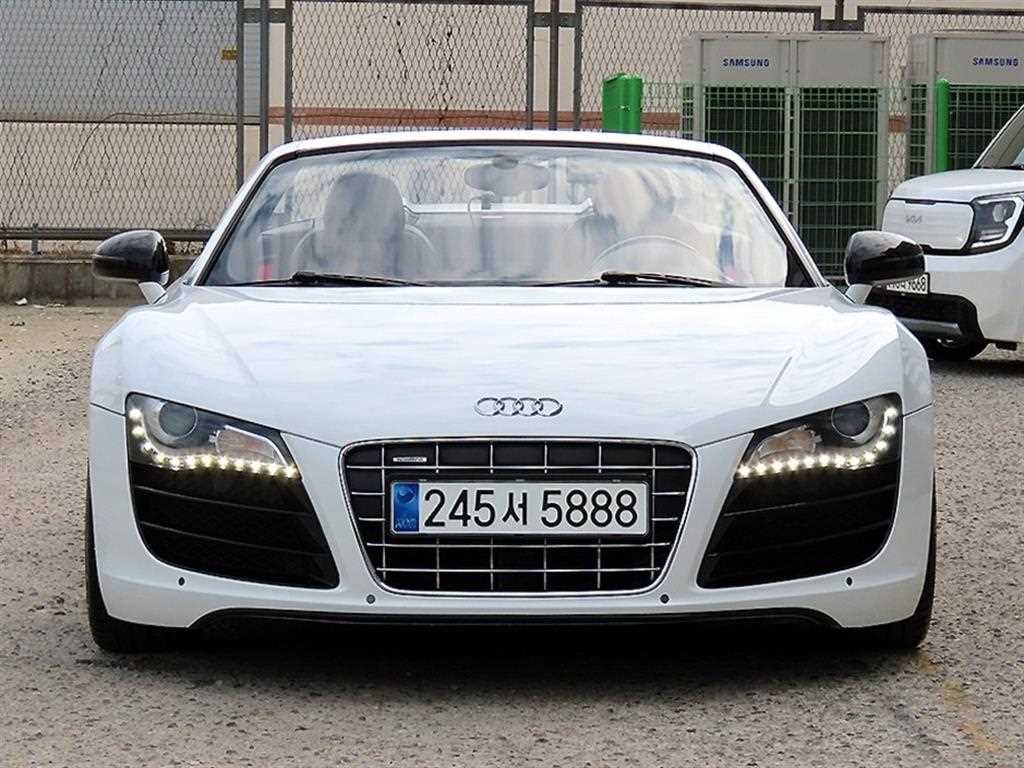아우디 R8 5.2 V10 스파이더 이미지 2