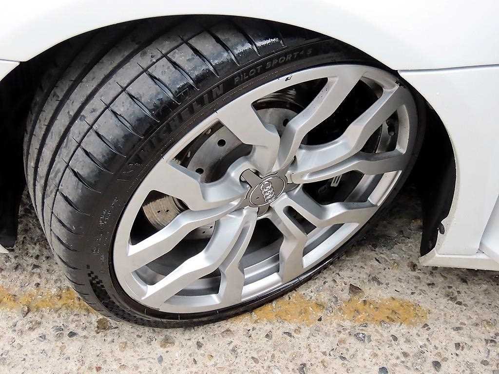 아우디 R8 5.2 V10 스파이더 이미지 20
