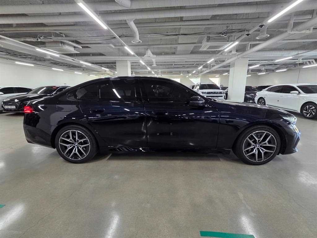 BMW 5시리즈 5시리즈 (G60) 520i M 스포츠 이미지 4