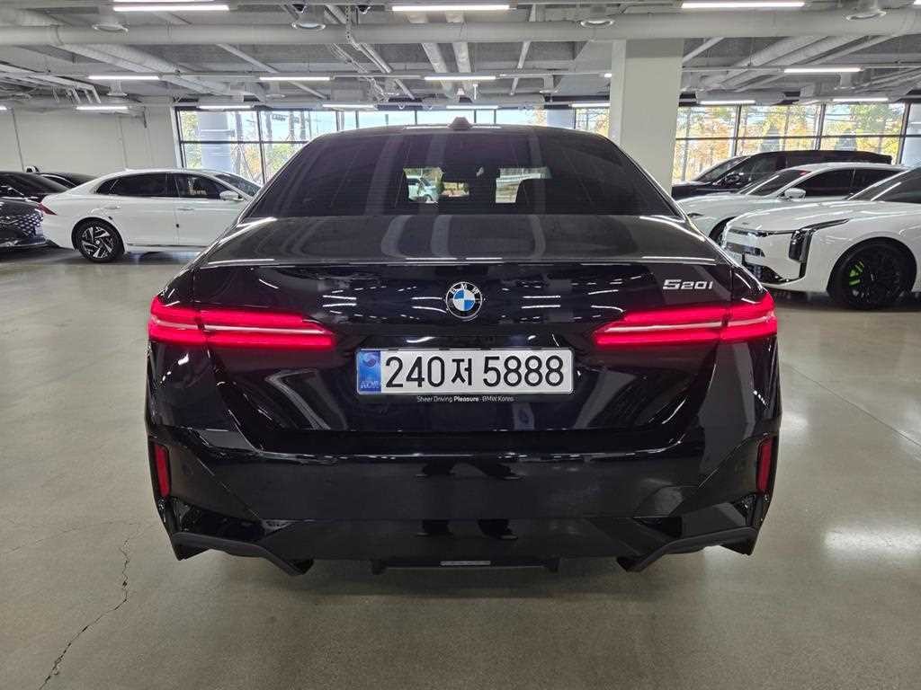 BMW 5시리즈 5시리즈 (G60) 520i M 스포츠 이미지 5