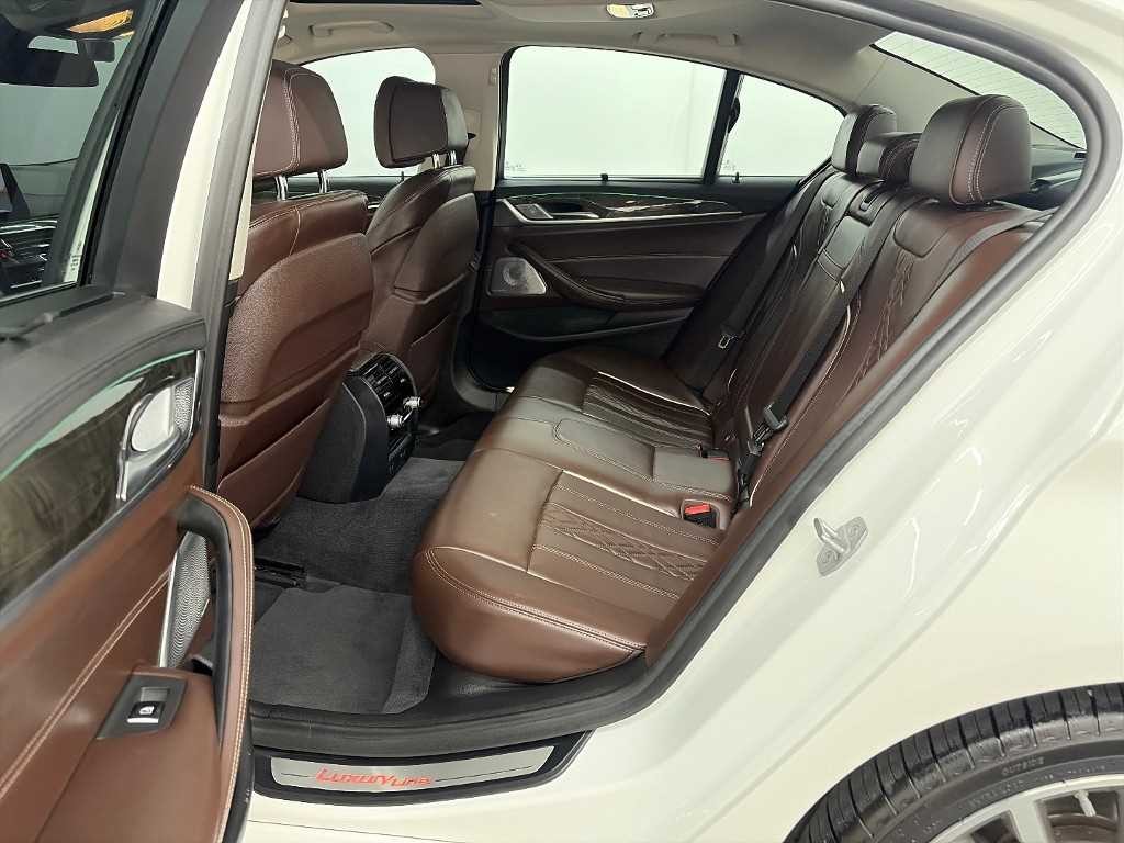 BMW 5시리즈 5시리즈 (G30) 540i xDrive 럭셔리 플러스 이미지 12