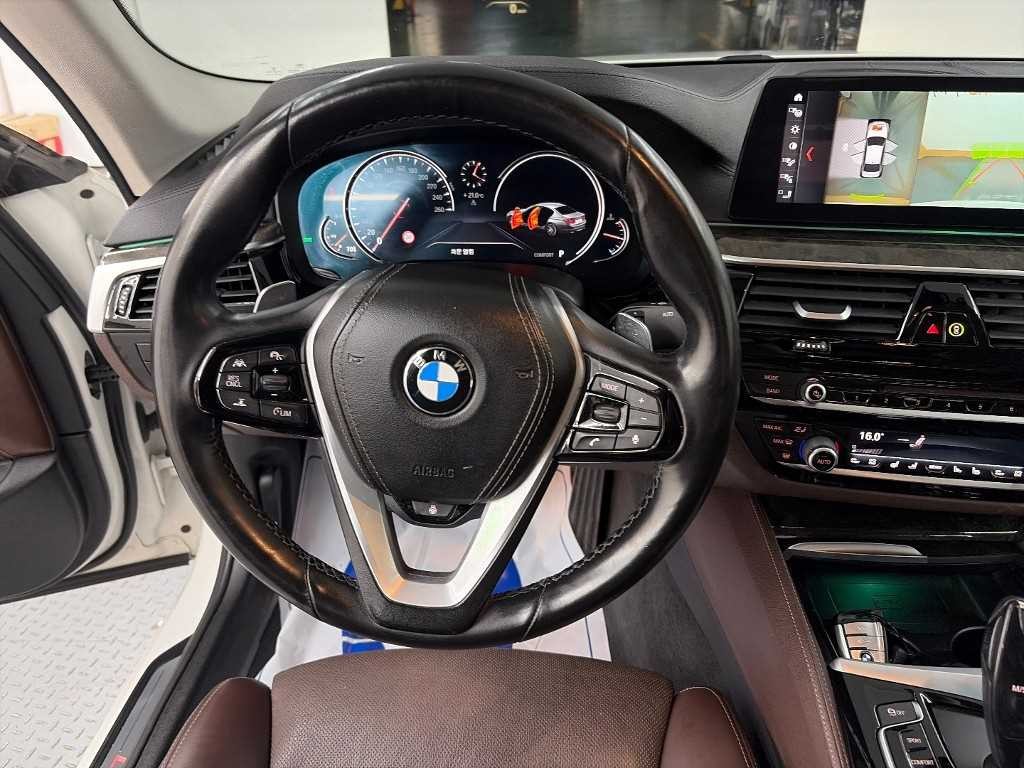 BMW 5시리즈 5시리즈 (G30) 540i xDrive 럭셔리 플러스 이미지 9