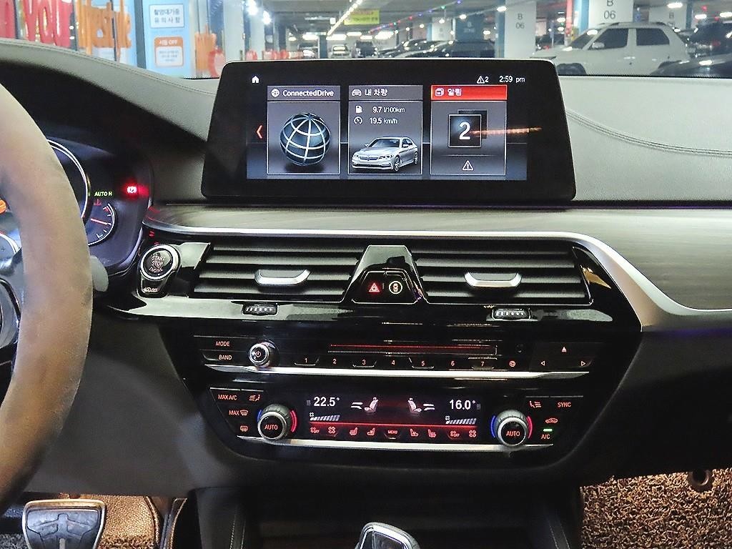 BMW 5시리즈 5시리즈 (G30) 520d xDrive M 스포츠 플러스 이미지 11